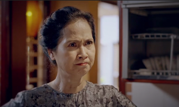 Hàng xóm bảo tôi ác khi đuổi con dâu 'ngoan' ra đường: Cầm chiếc máy dưới gầm giường, tôi thấy mình còn quá hiền!