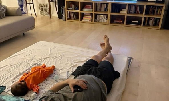 Xu hướng làm cha mẹ 2026: Ba và mẹ thay ca trông con, gia đình mới hạnh phúc