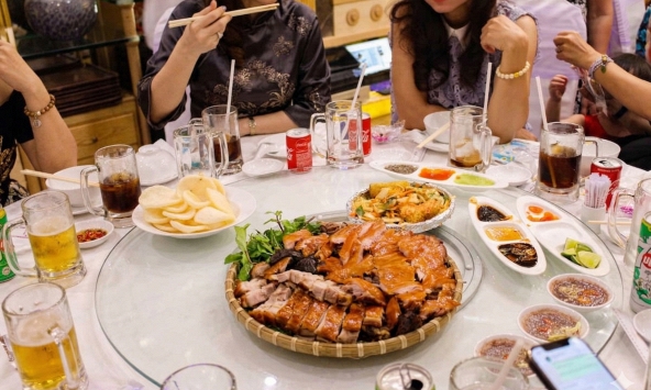 Chiếc hóa đơn tinh tế lại thành vô duyên, cô gái 'chạy mất dép' sau màn thể hiện 'độ giàu' của mẹ chồng tương lai