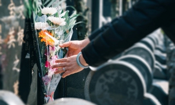 Tại sao cúng bái linh đình nhà cửa vẫn lục đục? Đọc 3 cấm kỵ tảo mộ ngày Thanh Minh mới giật mình vì bao năm qua toàn làm sai