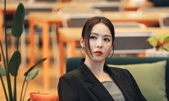 Cô vợ tình nguyện làm “người thứ ba” trong chính cuộc hôn nhân của mình: Cách cô giành lại chồng từ tay “trà xanh” mới vi diệu