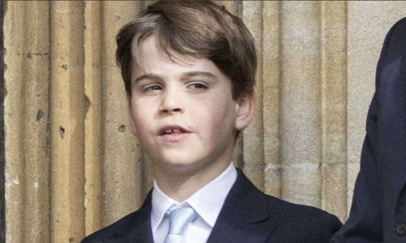 Hoàng tử Louis lộ diện trong lễ Phục sinh: Cậu út nhà Kate khiến fan rần rần vì ngoại hình trông hệt như 'bản sao' của người đàn ông này!