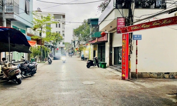 Bố vợ tuyên bố cho mảnh đất, tôi đến tận nơi xem mà muốn khóc, không nghĩ mình lại có ngày này