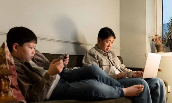 Cha mẹ 'dốc hết lòng' chưa chắc đã tốt: 4 điều tuyệt đối đừng chia sẻ để tránh làm hỏng tương lai của con