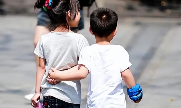 Những gia đình có hai con sẽ phải đối mặt với 4 vấn đề này, đọc mà giật mình vì quá đúng!