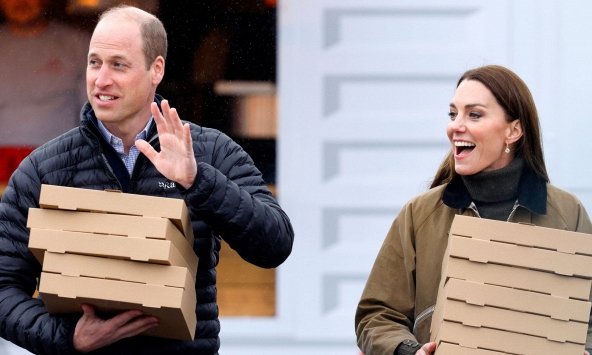 Bỏ qua lễ nghi chốn Hoàng gia, thú vui buổi tối của vợ chồng Kate hóa ra lại bình dân đến lạ!