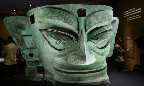 Nhặt đá 'ngoài hành tinh' đúc thành báu vật: Chiếc rìu thiên thạch 3000 năm hé lộ kỹ nghệ siêu phàm khiến khoa học phải 'ngả mũ'