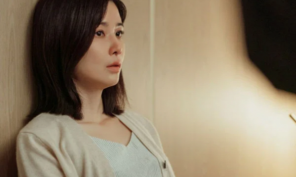 Tôi phát hiện chồng giữ lại một bí mật trước khi cưới, nhưng người khiến tôi sốc lại là mẹ anh