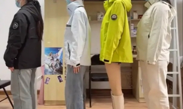 Bức ảnh 4 nữ sinh cùng câu hỏi: Đoán xem ai nhà giàu, ai nhà nghèo thổi bùng tranh cãi!