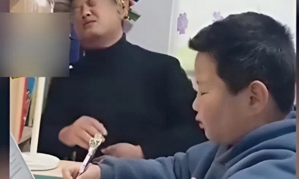 'Gần 50 năm sống hiền lành tử tế, nay kèm con học được 5 ngày, tôi cảm thấy mình có thể làm xã hội đen'!