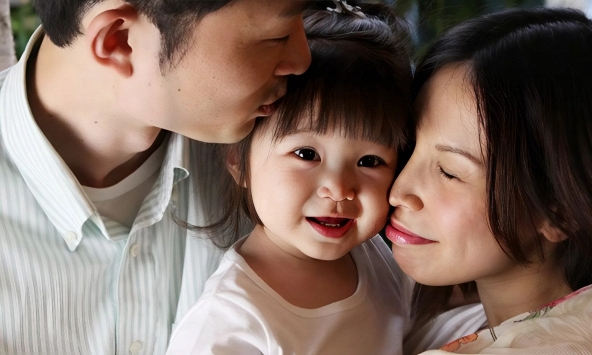 6 hành động 'bất thường' chỉ ra: Con yêu bố mẹ nhiều lắm!