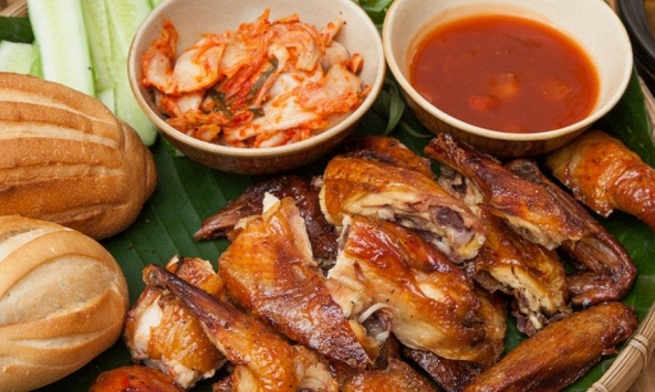 Món 'đỉnh' cho dịp nghỉ lễ: Mang ngay gà đi tắm kiểu này đảm bảo da vàng óng, thơm giòn trẻ con người lớn đều mê mệt