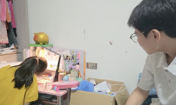 Clip nam sinh khóc nức nở khiến 15 nghìn cư dân mạng Việt đồng cảm vô cùng: Ai ở hoàn cảnh này mới hiểu!