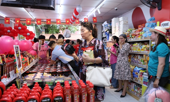WinMart tăng 55% doanh thu dịp 30/4 - người tiêu dùng xuống tiền nhiều hơn hay siêu thị biết cách kéo khách?