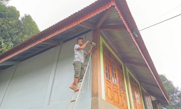 Ngày cuối nghỉ lễ thấy chồng hì hụi từ sáng sớm, tôi chưa kịp hỏi thì tá hỏa với chuyện mẹ tôi bí mật nhờ con rể