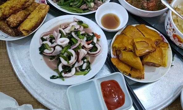 Tôi chỉ kể chuyện vu vơ trong bữa cơm mà con dâu tạt thẳng 'gáo nước lạnh' giữa mặt mẹ chồng