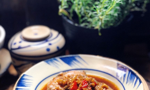 Nắng nóng cứ kho 1 nồi cá nục kiểu này, đảm bảo bạn sẽ ngạc nhiên vì vị ngon 'tụt lưỡi' của xoài xanh