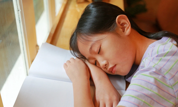 Chuyên viên tư vấn học đường cảnh báo: Đem ngay '3 THỨ' này ra khỏi phòng ngủ con bạn!