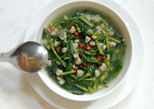 Rau muống mà đem thả thêm thứ 'nhỏ bẻ' này vào, nước ngọt lịm tim, giải nhiệt mát người ngày nắng
