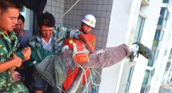 Người công nhân suýt chết vì hành động tàn nhẫn của đứa trẻ mới... 10 tuổi: Đừng bao giờ bao biện 'trẻ con biết gì đâu!'