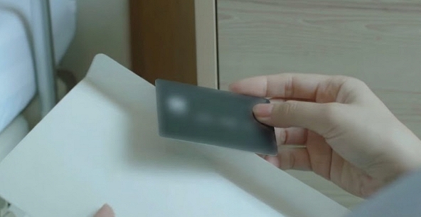 Vừa cưới xong chồng đã tự nguyện nộp hết thẻ lương cho vợ, tình cờ lục ví anh tôi mới ngã ngửa trước sự 'cao tay' toan tính
