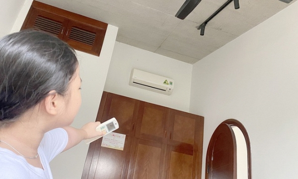 Giữa đỉnh điểm nắng nóng, chồng tắt điều hòa để bật máy sưởi phòng ngủ, biết lý do sây cay tôi lập tức ôm con bỏ đi