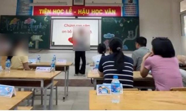 Đoạn clip trong 1 buổi họp phụ huynh gây 'bão' lúc này: Người 'phốt' bất ngờ bị 'ném đá' ngược!