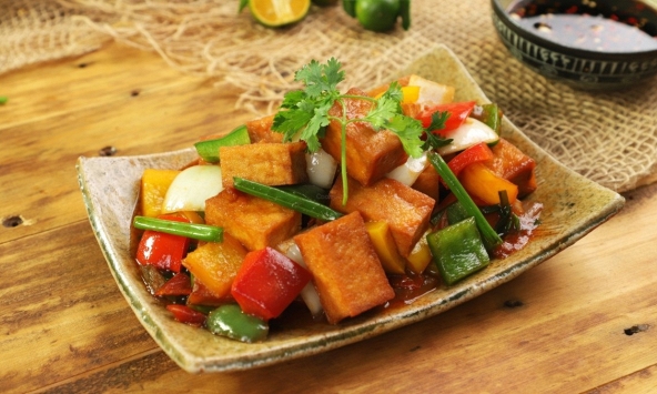 Đậu phụ đem sốt với thứ quả dạt dào mùa hè này, chua ngọt dẻo quánh, mát ruột lại giảm cholesterol cực tốt