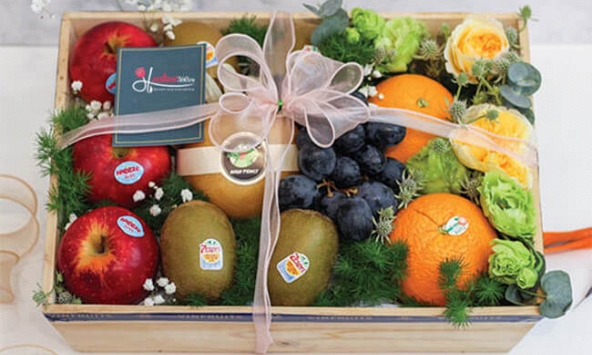 Chồng sắp cưới gửi 1 giỏ quả về thắp hương giỗ ông nội tôi, vừa đặt lên bàn thờ thì bố tôi lịm đi vì thứ bên trong