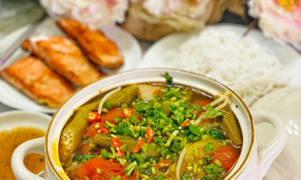 Cuối tuần nắng nóng làm ngay bát canh chua hải sản kiểu này: Nước ngọt thanh mát ruột, đánh tan mệt mỏi oi bức