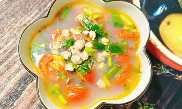 Thèm bát canh chua giải nhiệt trưa hè: Bỏ qua me với dứa đi, nướng quả này thả vào nước luộc hến là được nồi canh tuyệt phẩm