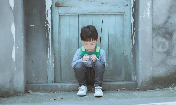 Nếu con bạn có 4 dấu hiệu này thì tình hình tâm lý đang rất báo động, bố mẹ phải can thiệp ngay!