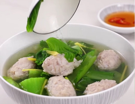 Thứ rau đắng ngắt tưởng khó nuốt đem quết với loại cá dẻo quánh này, nước canh ngọt lịm, tỉnh người sau 5 phút đi nắng