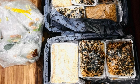 Mở vali đi công tác về của chồng mà tôi như ngồi trên đống lửa dù trong ấy không có vật gì nhạy cảm