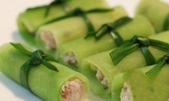 Eo bánh mì, mỡ bụng xập xệ muốn siết cân thì nạo mỏng quả bí xanh rồi cuộn theo cách này, da mướt mượt, vòng hai thon gọn thấy rõ