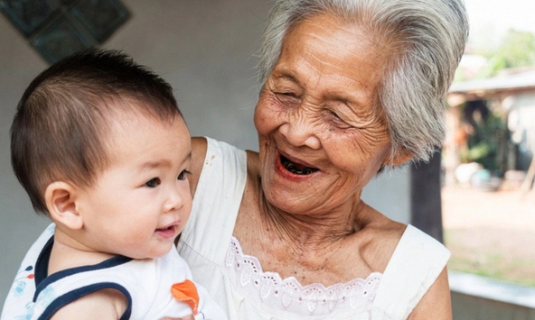 Không phải cứ 'cháu hư tại bà', nếu ông bà và bố mẹ phối hợp nuôi dạy kiểu này thì trẻ thông minh hơn hẳn bố mẹ cùng trang lứa!