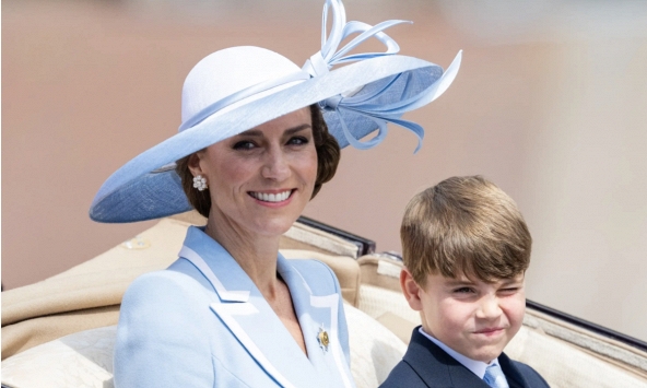 Bí mật sau bộ đầm xanh của Vương phi Kate tại Trooping the Colour 2026