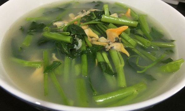 Đi nắng cả ngày về mệt rã rời, chân tay bủn rủn, đây chính là món canh hồi sức cấp tốc, ruột gan mát rượi