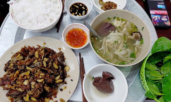 Nhìn mâm cơm nhà em dâu tôi đã hiểu tại sao cả nhà chồng lục đục