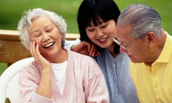 Khi con chủ động gửi tiền, cha mẹ thông minh không bao giờ nói: 'Thôi con giữ lấy mà dùng' mà sẽ xử lý cực khéo như này!,