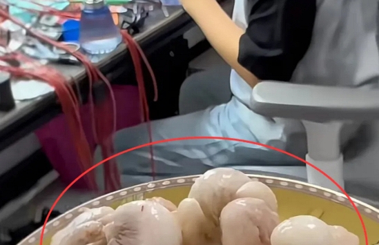 Đĩa măng cụt đang khiến 1 gia đình thành tâm điểm MXH: Kiểu yêu thương con này có phải ngột ngạt quá rồi không?