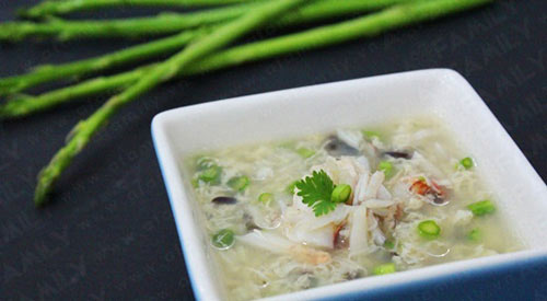 Độc lạ món súp 'ngậm nước' cứu nguy cho làn da thô ráp: Thả nắm nấm vào nồi măng tây, da căng mọng, siết eo cực nhạy