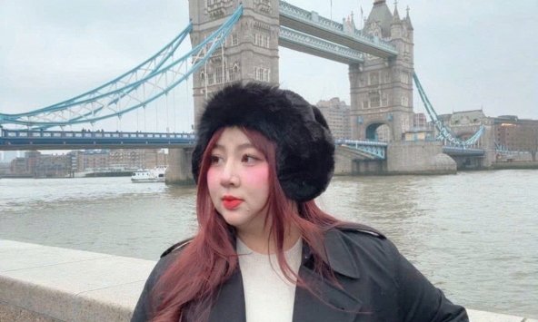 Sandy Hoài Trâm: 'Tiếng Anh đã mở ra những cánh cửa tôi chưa từng nghĩ tới'
