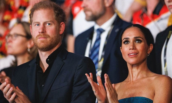 Chuyến hồi hương nhiều toan tính của vợ chồng Harry