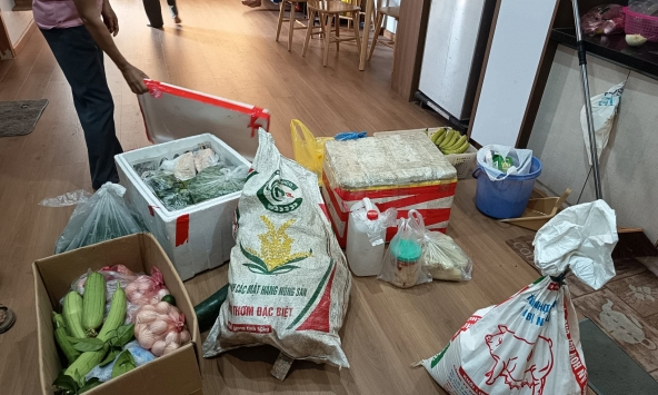 Dặn con không được mở cửa cho ai, giữa trưa về nhà đập vào mắt tôi là cảnh tượng hú hồn