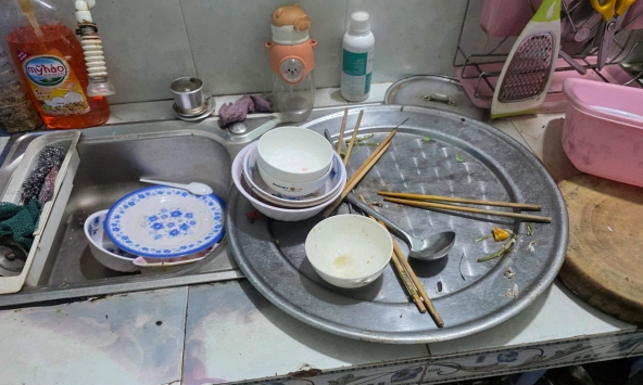 Mâm bát drama dậy sóng cõi mạng: 'Chỉ là mấy cái bát thôi có gì đâu' mà phụ nữ đang làm khổ chính mình