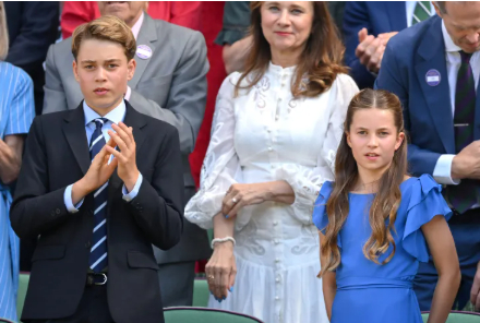 Vì sao Hoàng tử George phải mặc vest, thắt cà vạt giữa trời hơn 30 độ khi đến Wimbledon?