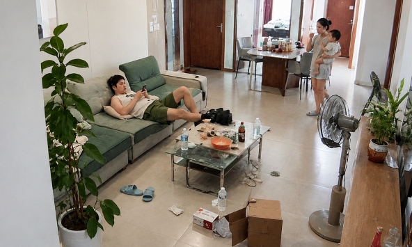 Tôi vô tình xem camera trong nhà, phát hiện sự thật không tin nổi về con trai và con dâu