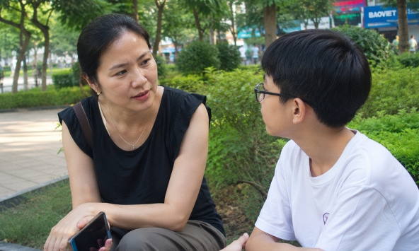 Bị con 'chất vấn' chuyện nói bậy: Câu trả lời của mẹ EQ cao giúp con ngoan ngoãn mà không cần quát mắng