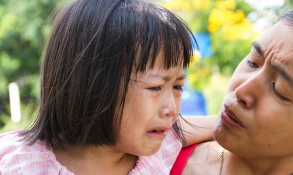 Khoa học não bộ cảnh báo: Hành động này của cha mẹ đang 'làm hỏng' vùng vỏ não trước trán của trẻ!